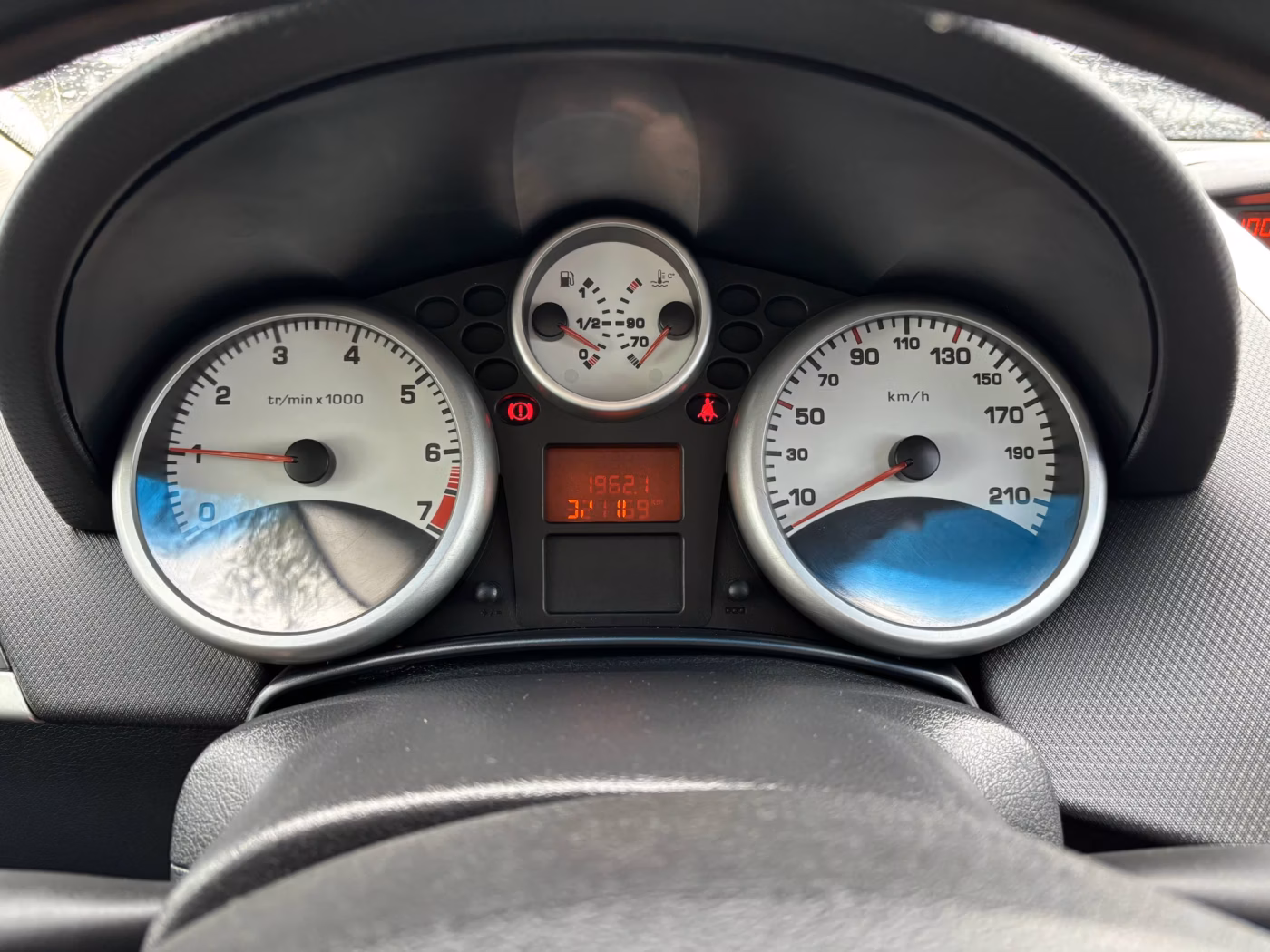 Peugeot 207 фото 11