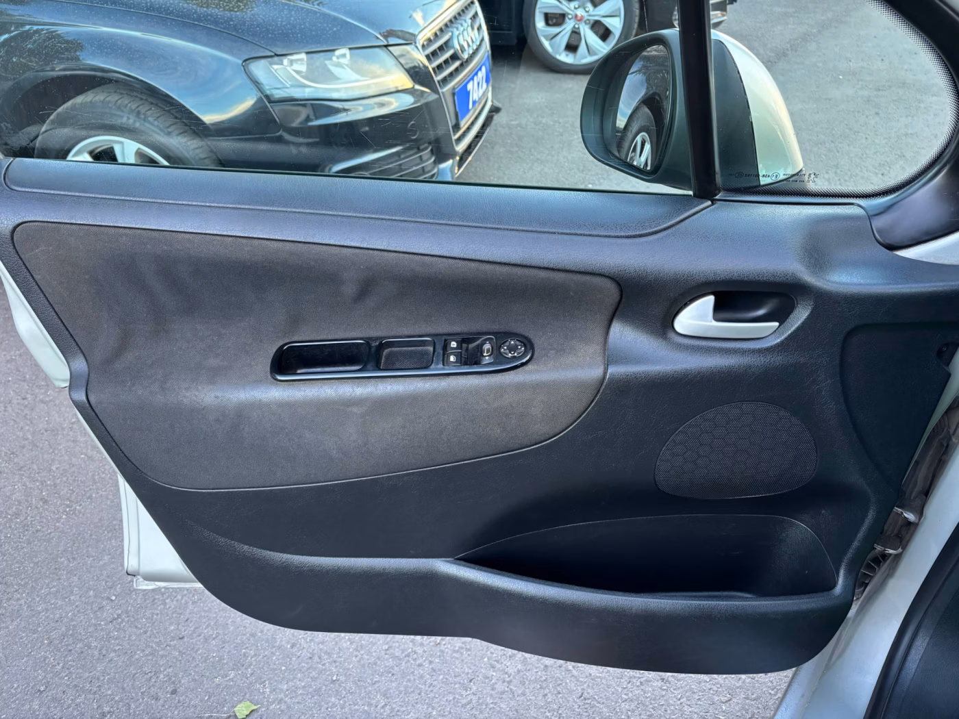 Peugeot 207 фото 15