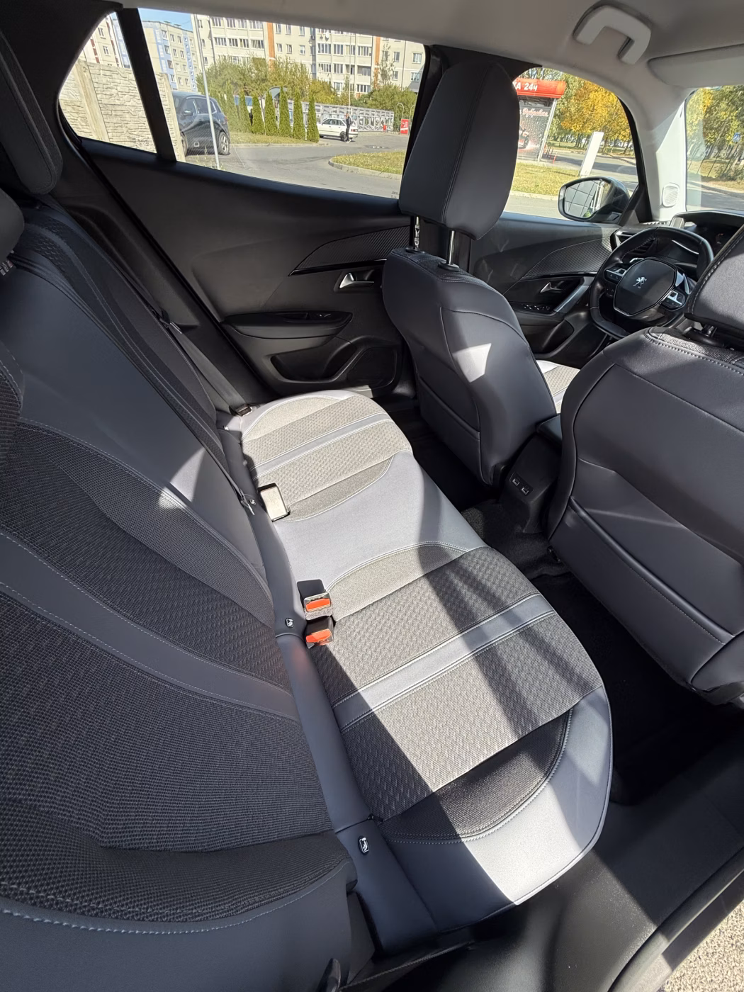 Peugeot 2008 фото 11
