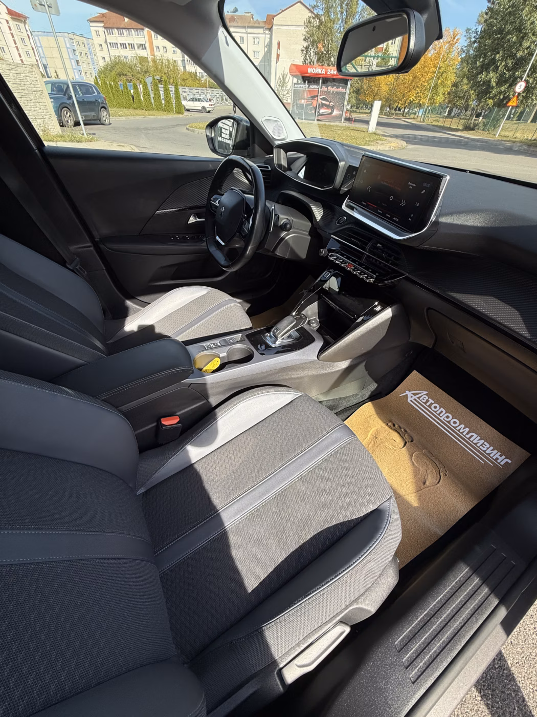 Peugeot 2008 фото 10