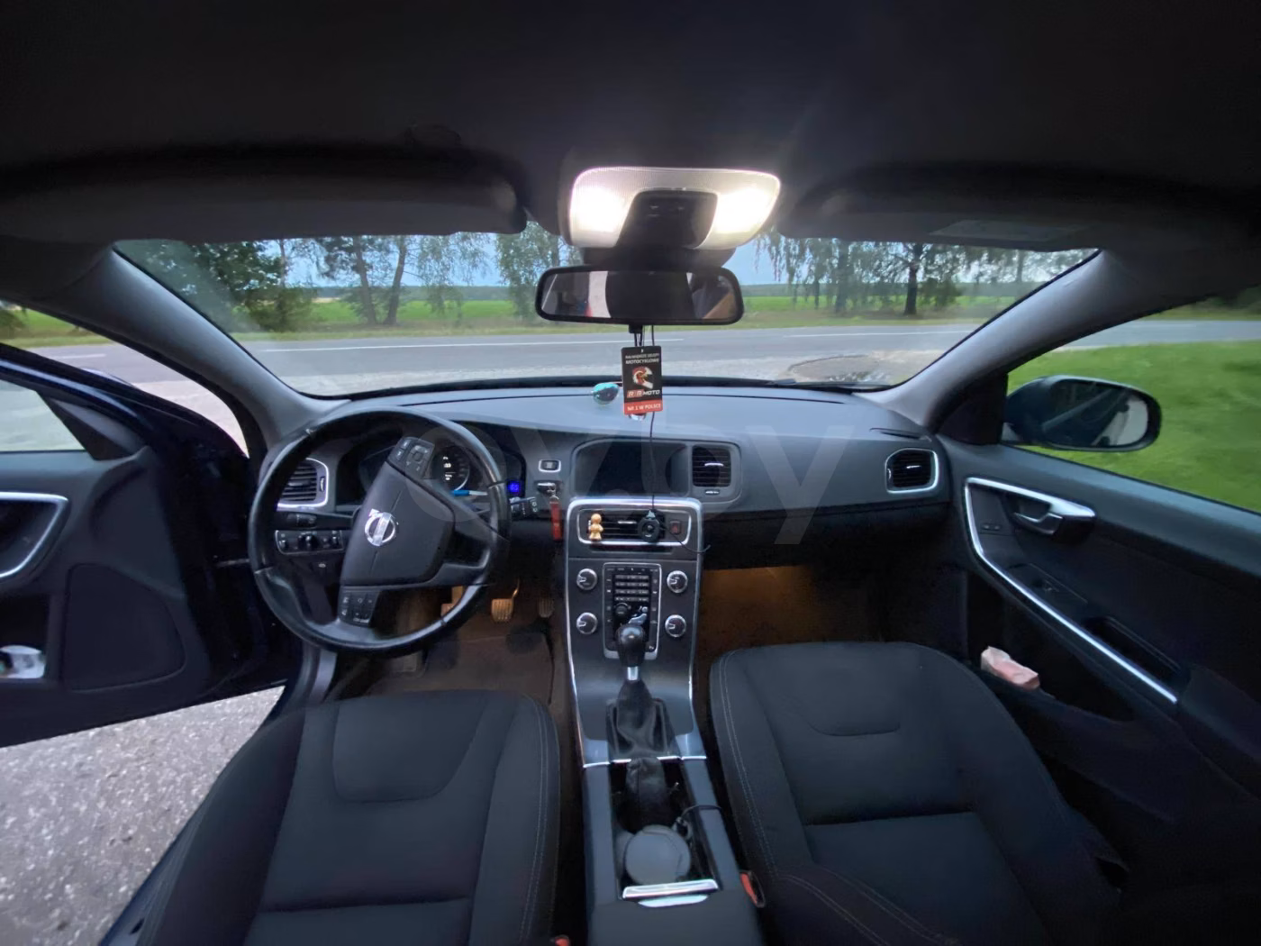 Volvo V60 фото 10