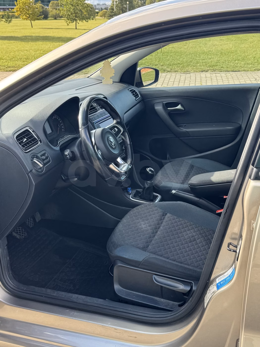 Volkswagen Polo Sedan фото 6