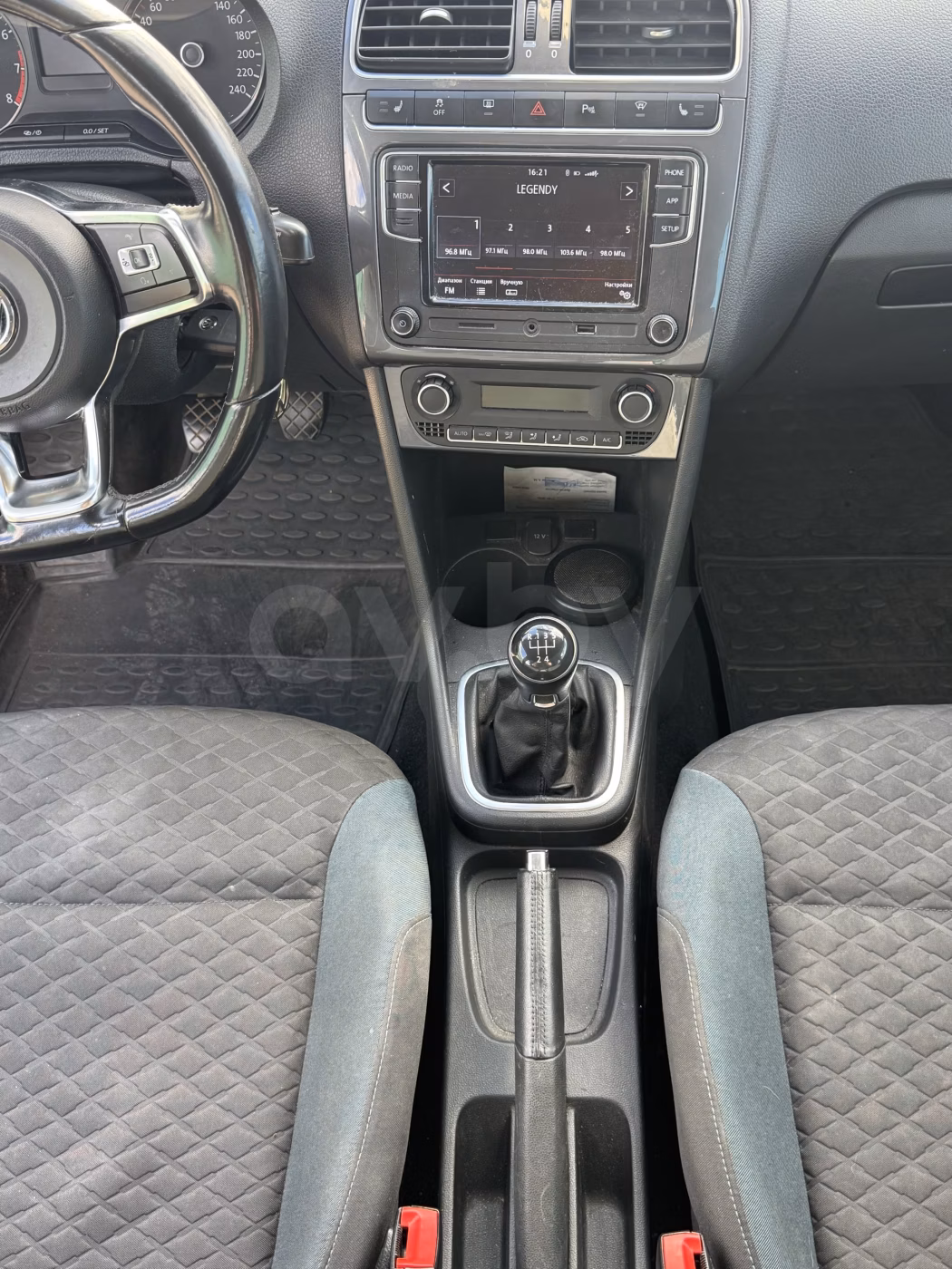 Volkswagen Polo Sedan фото 12