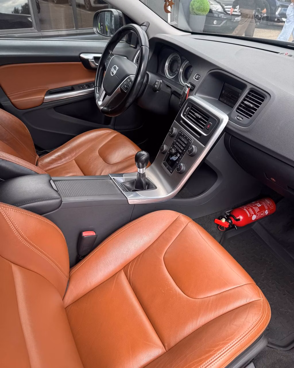 Volvo V60 фото 14