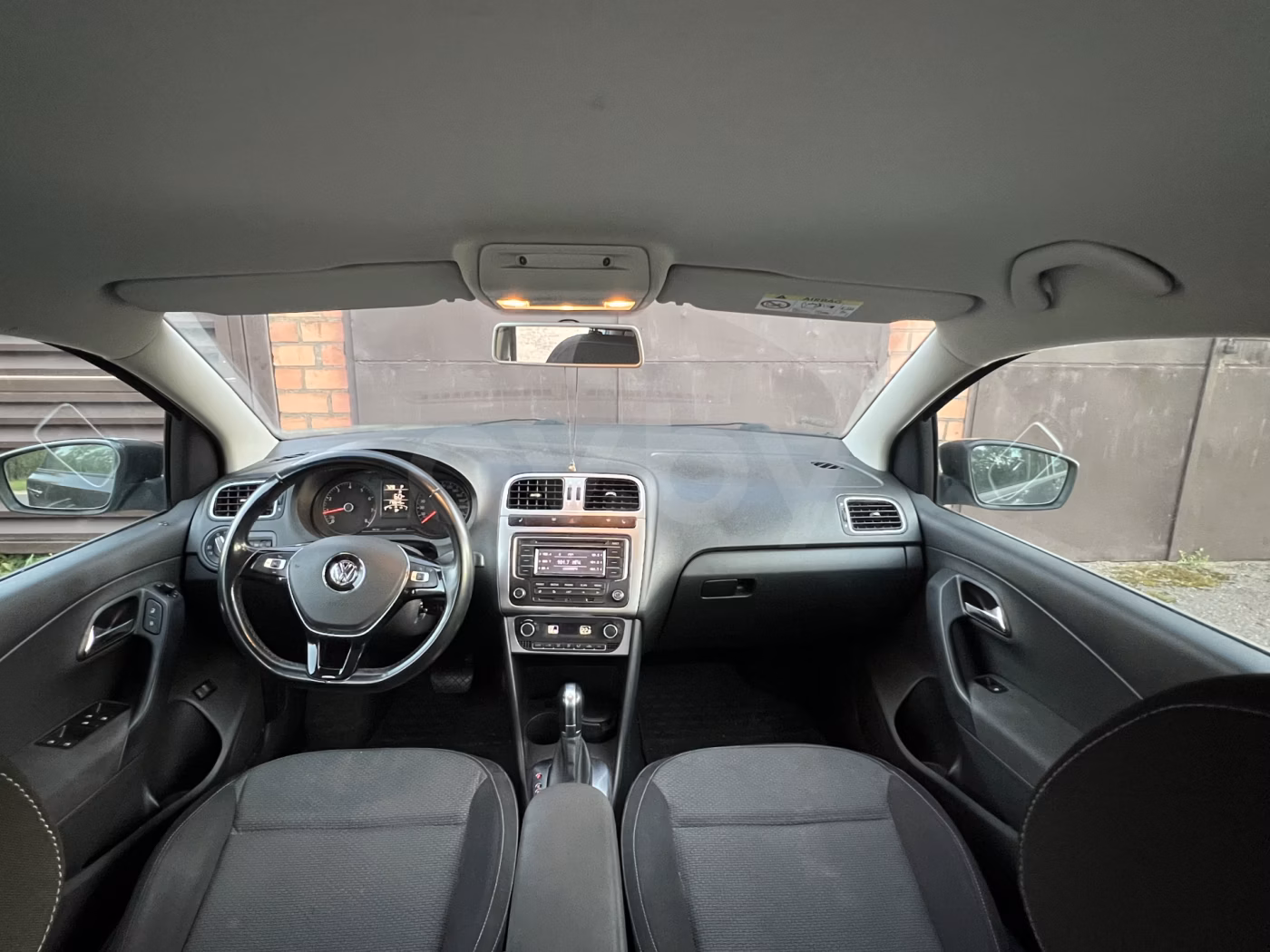 Volkswagen Polo Sedan фото 2
