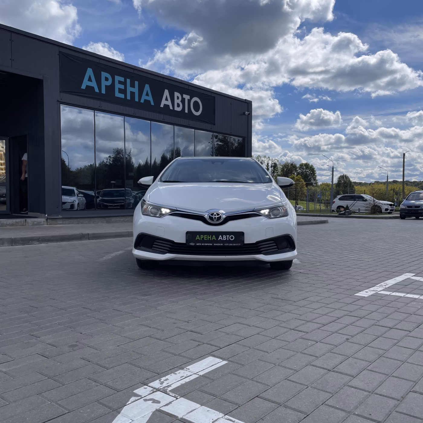 Toyota Auris фото 2