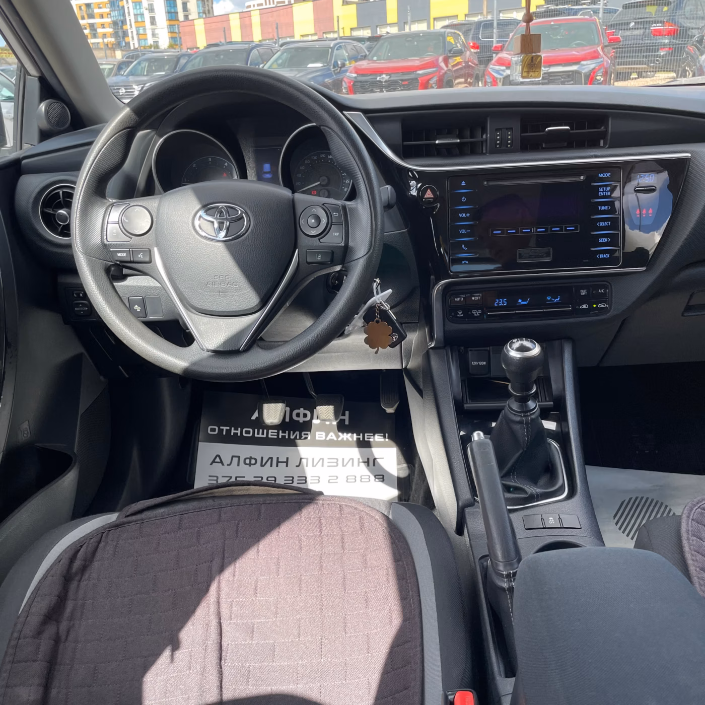 Toyota Auris фото 20