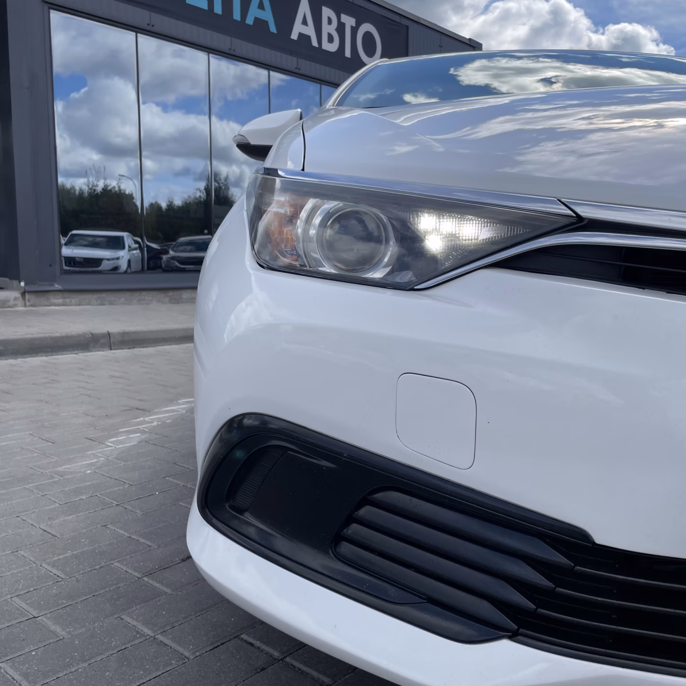 Toyota Auris фото 9