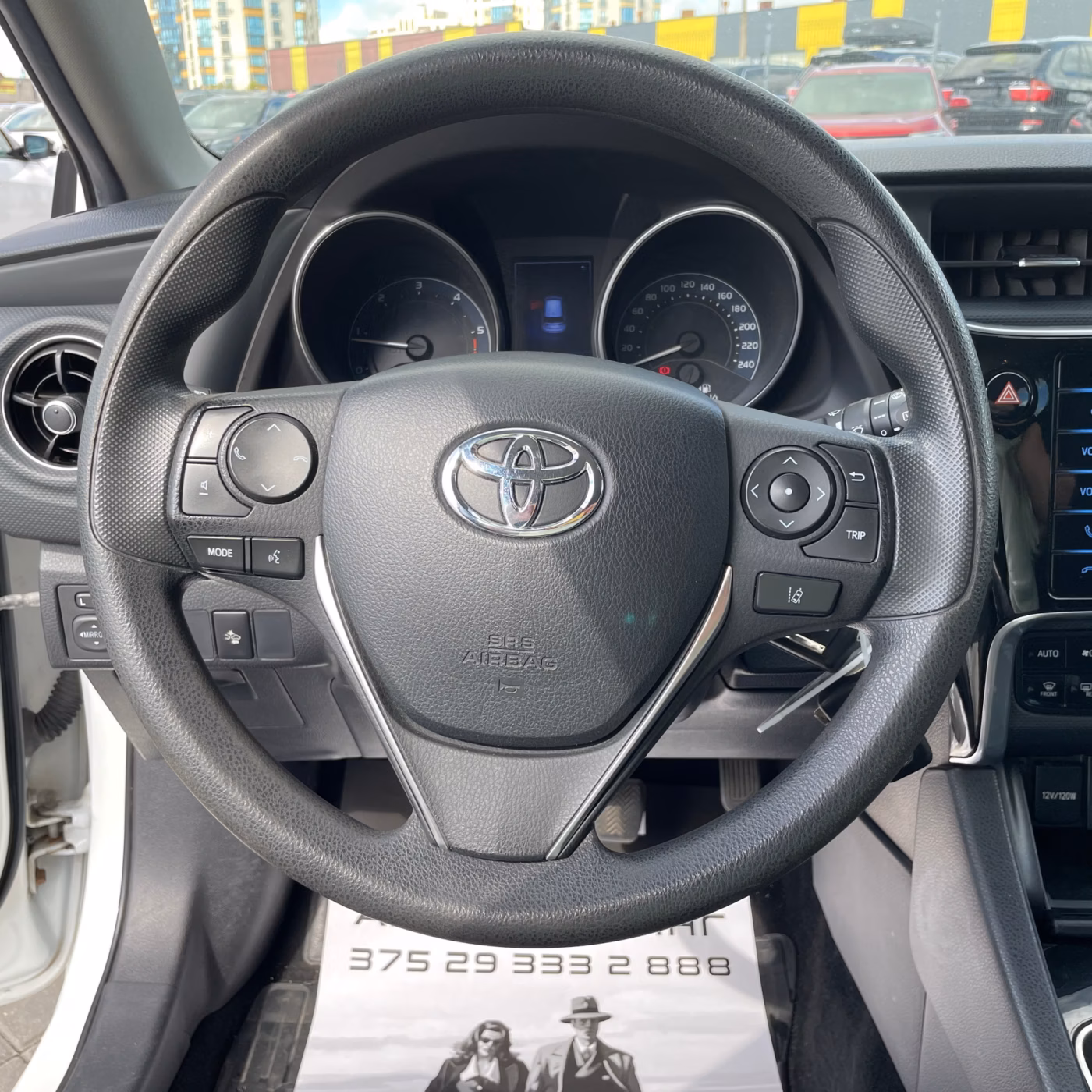 Toyota Auris фото 14