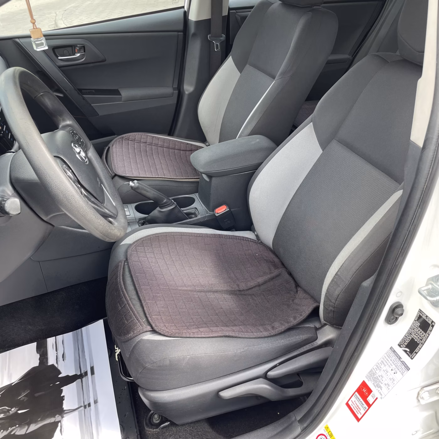 Toyota Auris фото 11