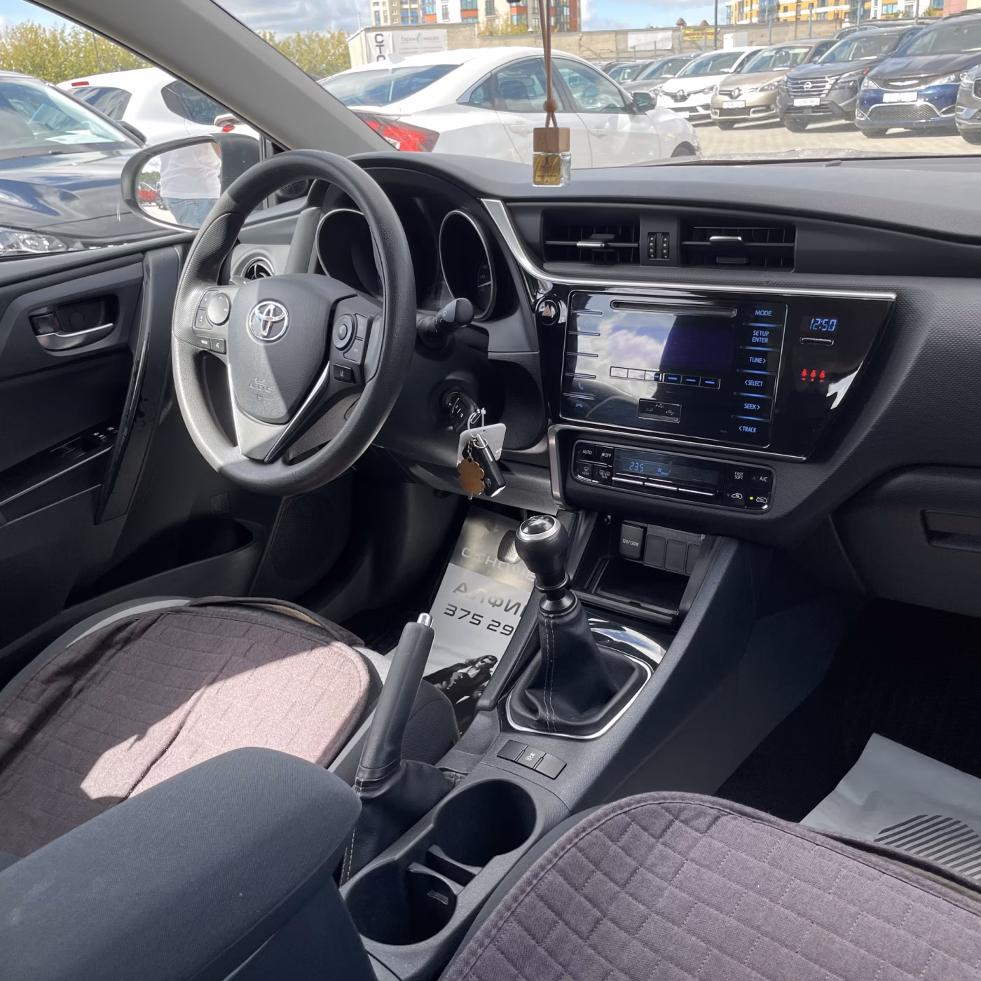 Toyota Auris фото 21
