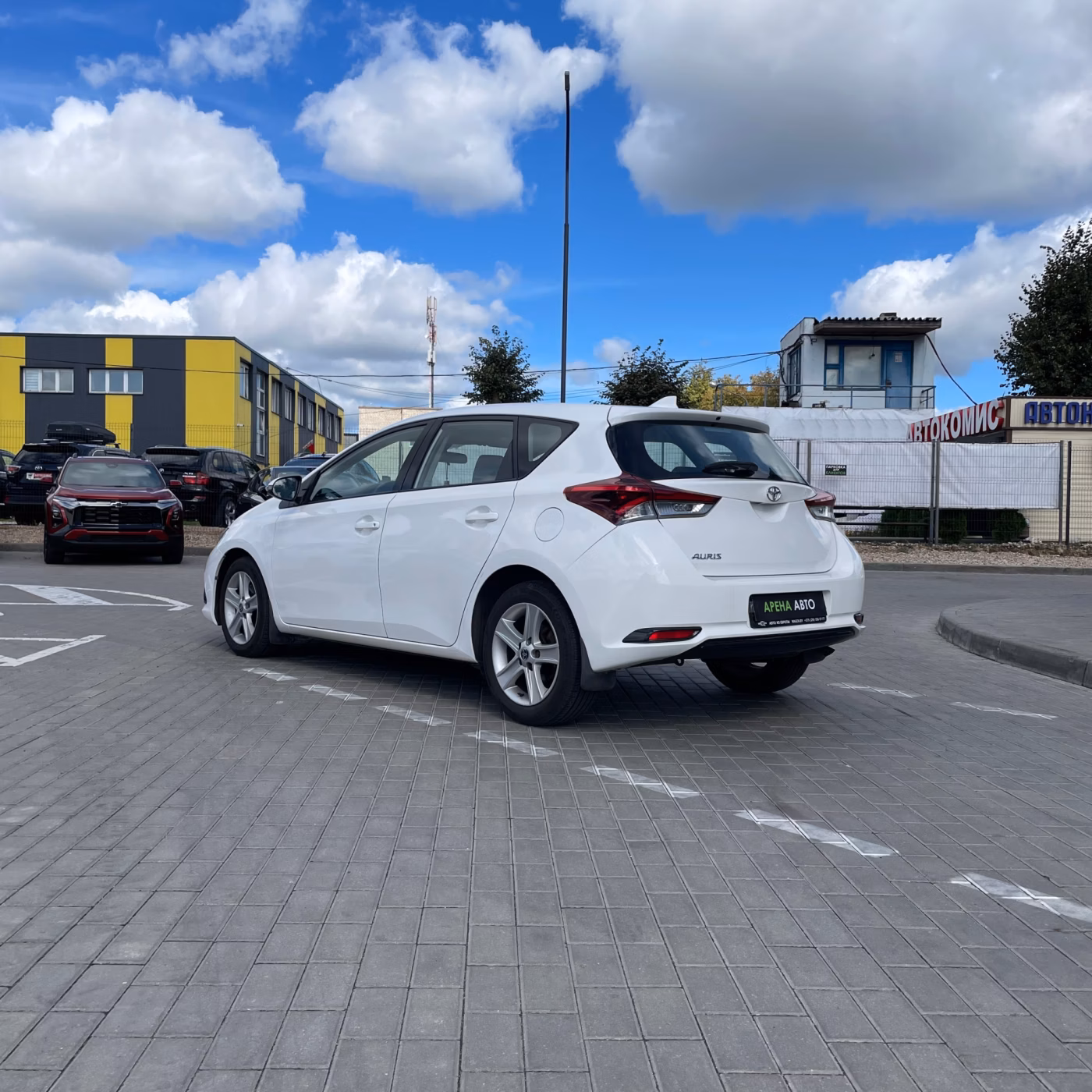 Toyota Auris фото 6