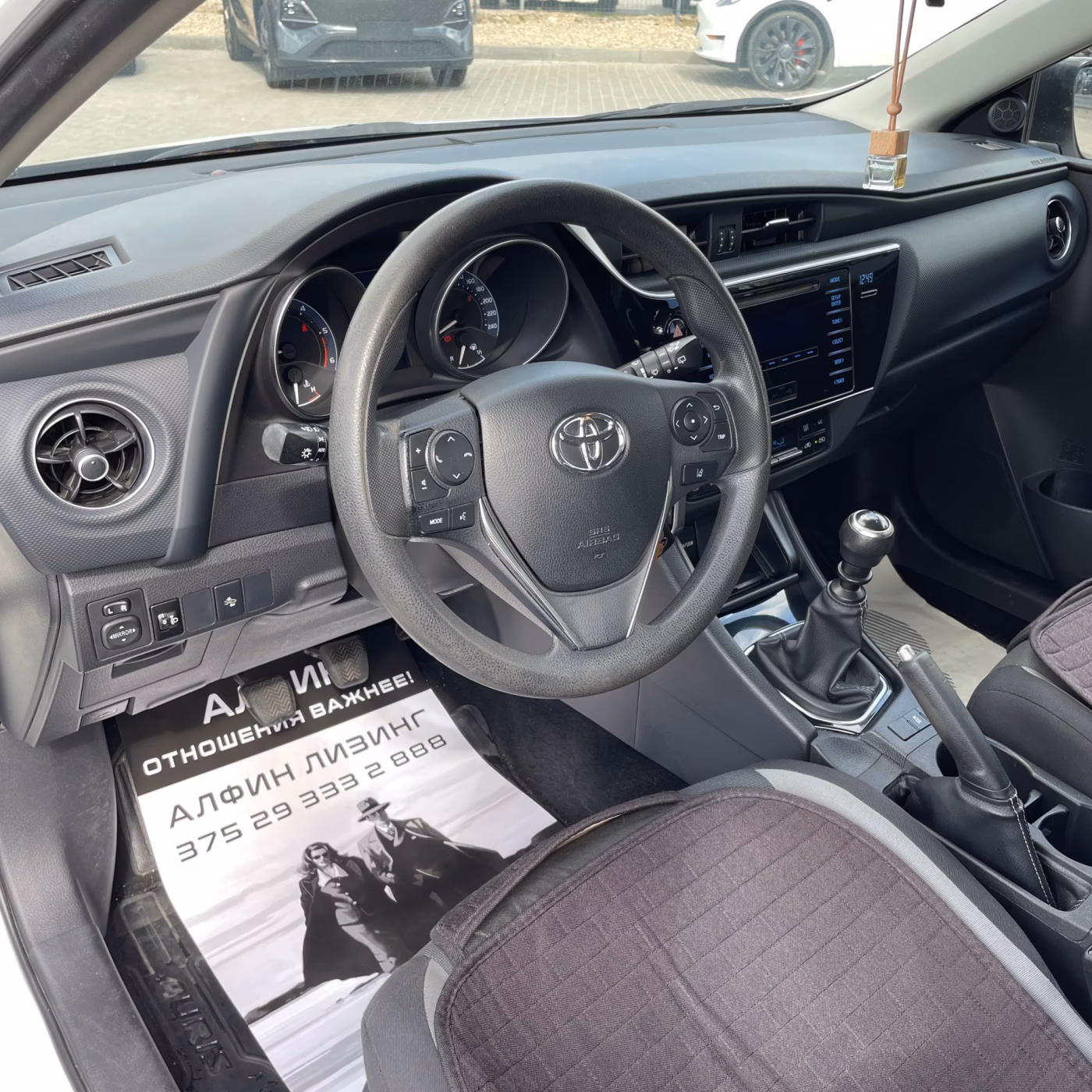 Toyota Auris фото 12