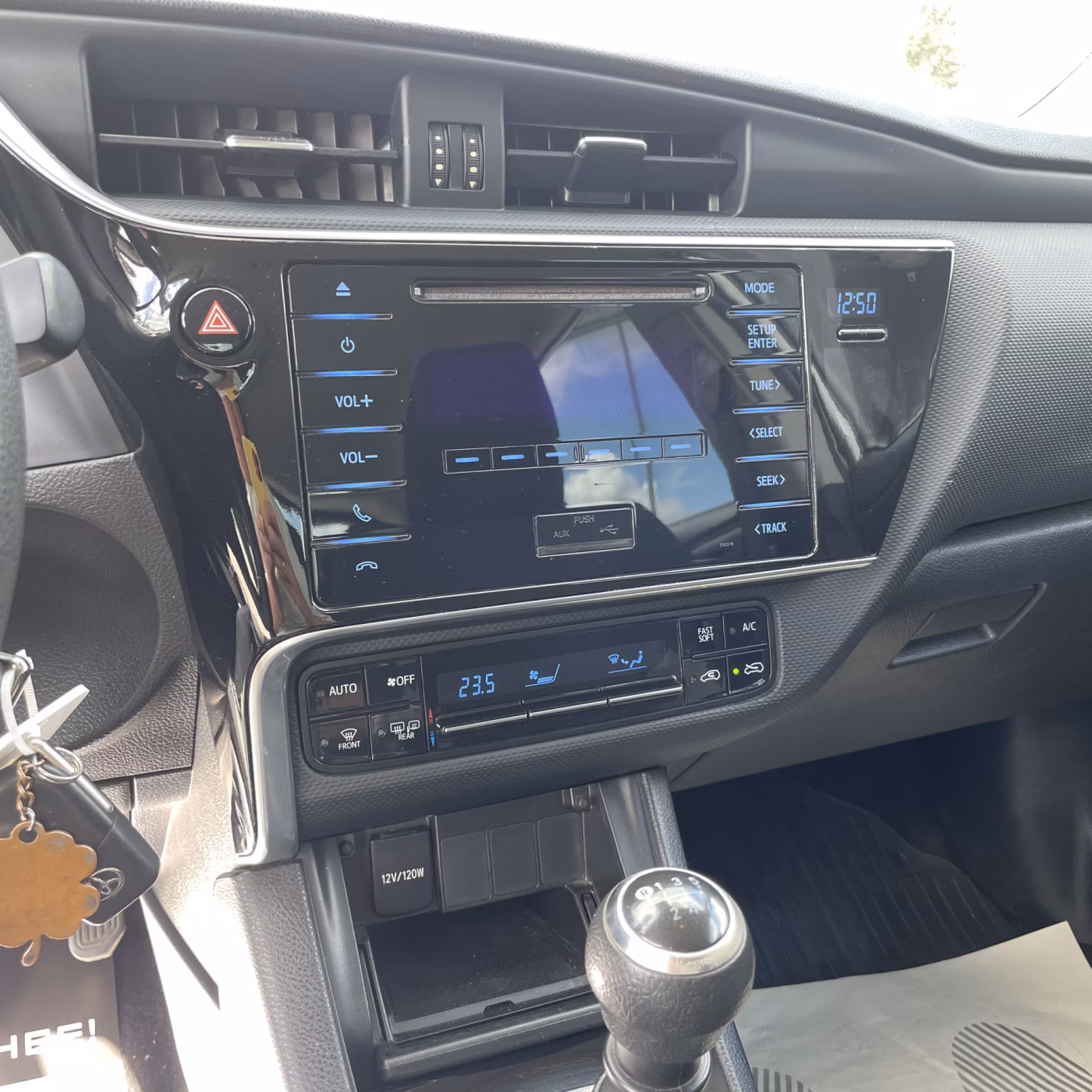 Toyota Auris фото 18