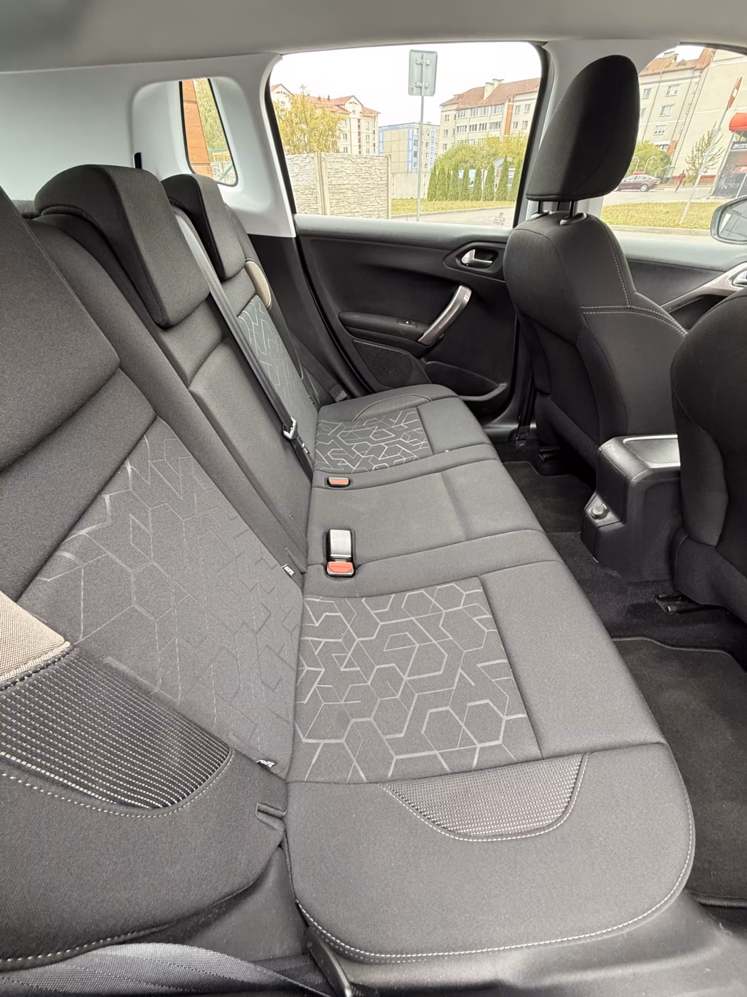 Peugeot 2008 фото 23