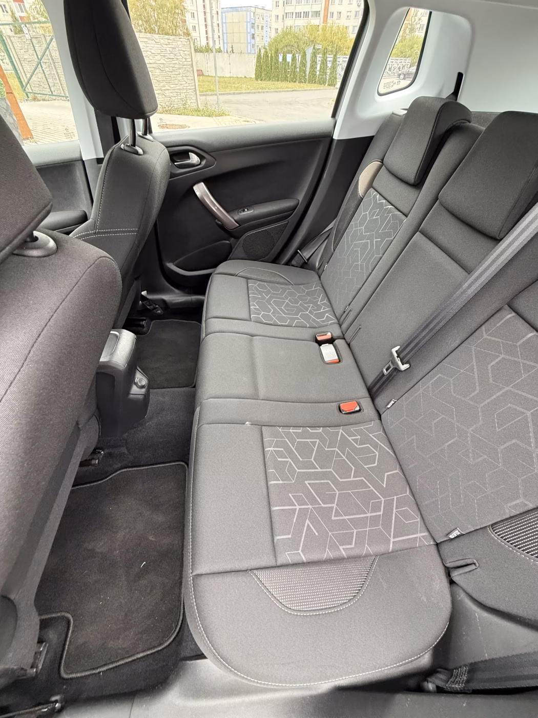 Peugeot 2008 фото 19
