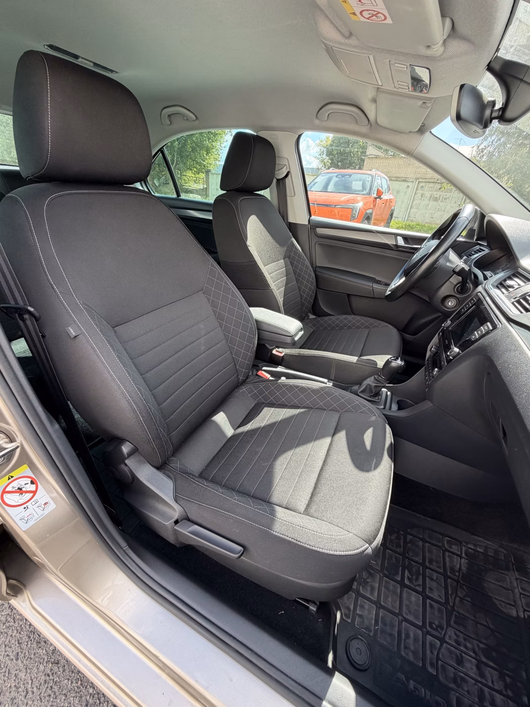 Skoda Rapid фото 9