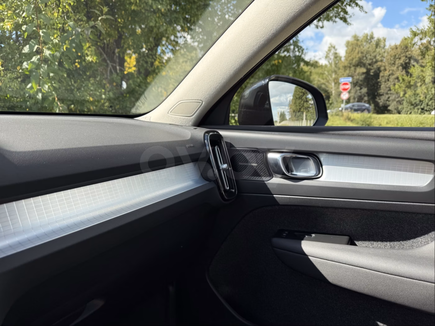 Volvo XC40 фото 8