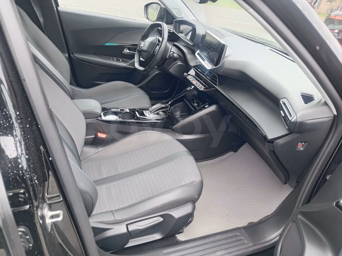 Peugeot 2008 фото 9