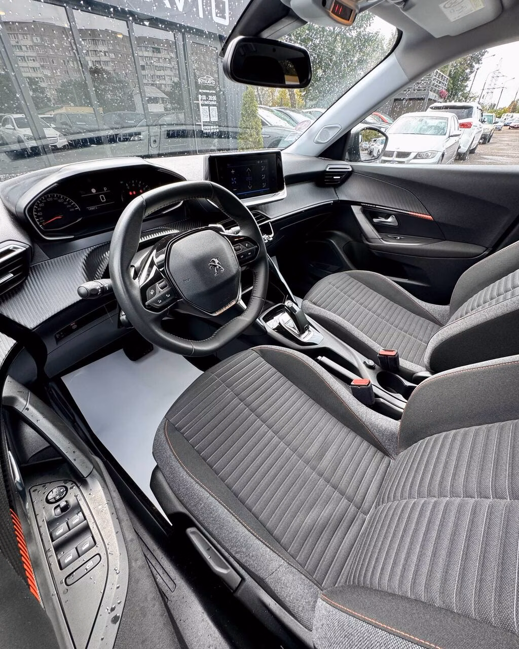 Peugeot 2008 фото 9