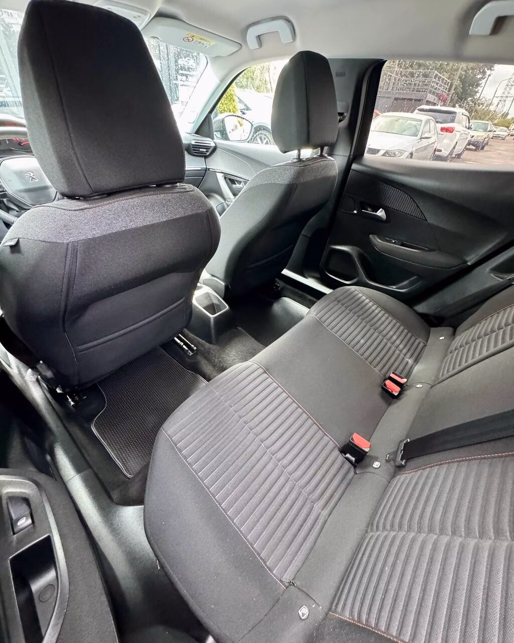Peugeot 2008 фото 10
