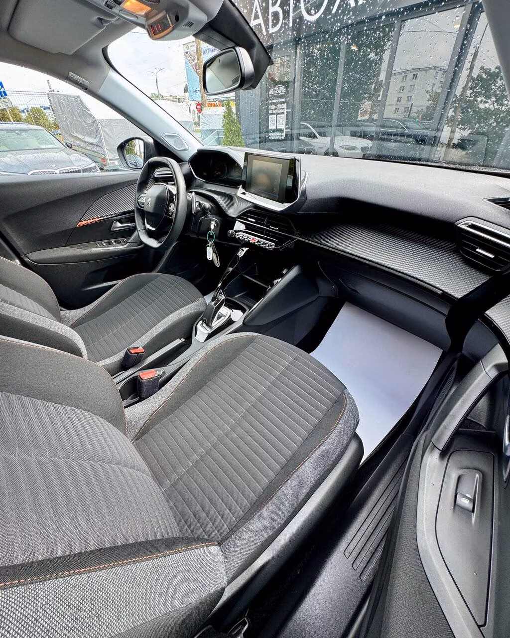 Peugeot 2008 фото 12