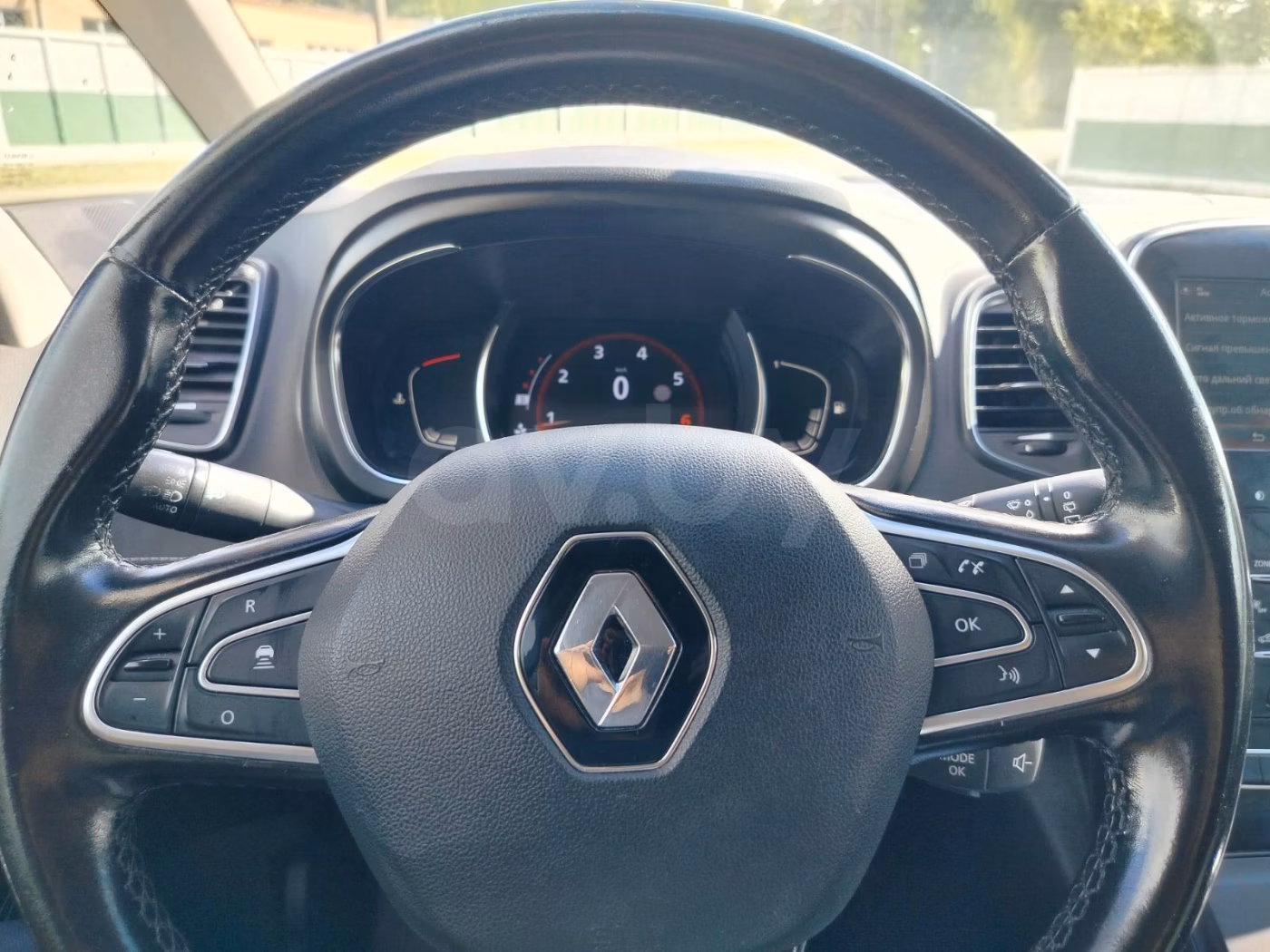 Renault Grand Scenic фото 9
