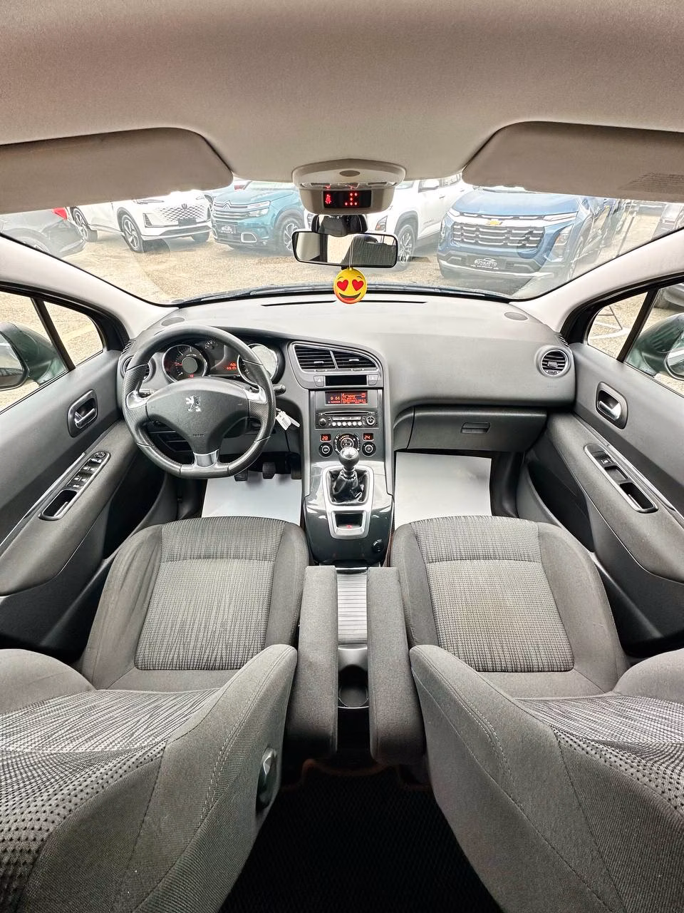 Peugeot 5008 фото 9