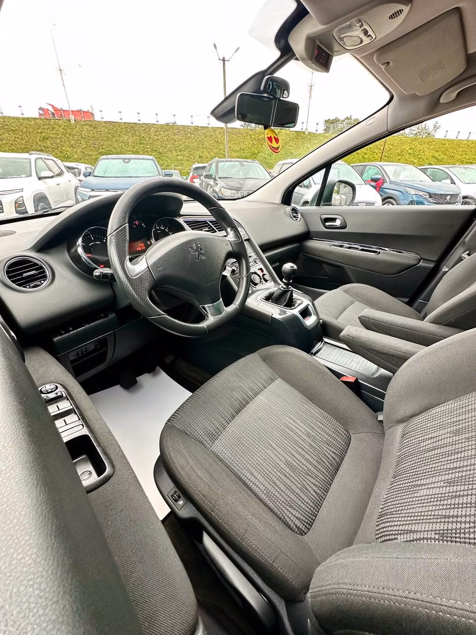 Peugeot 5008 фото 10