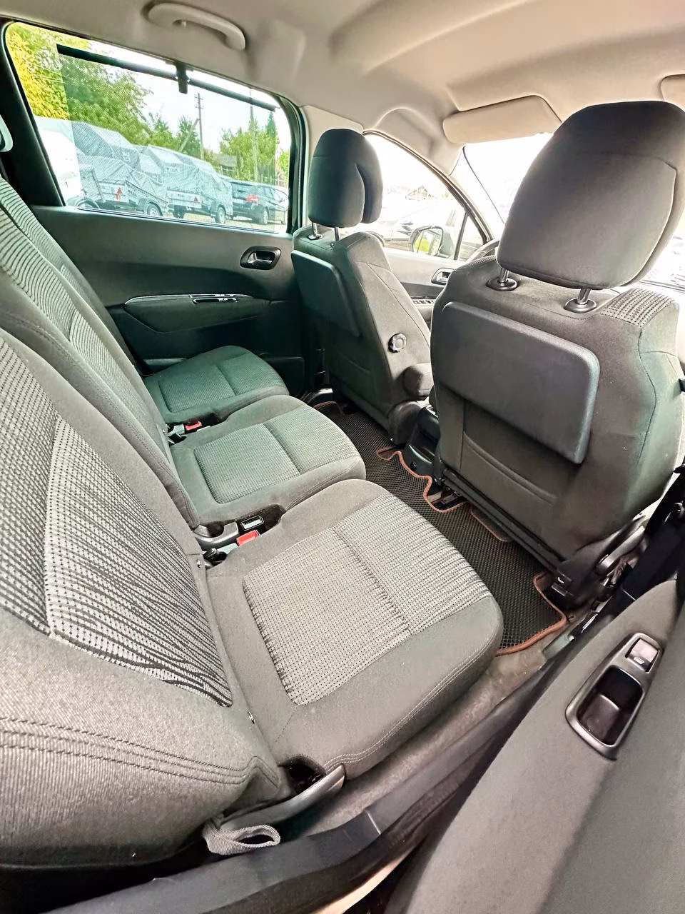 Peugeot 5008 фото 16