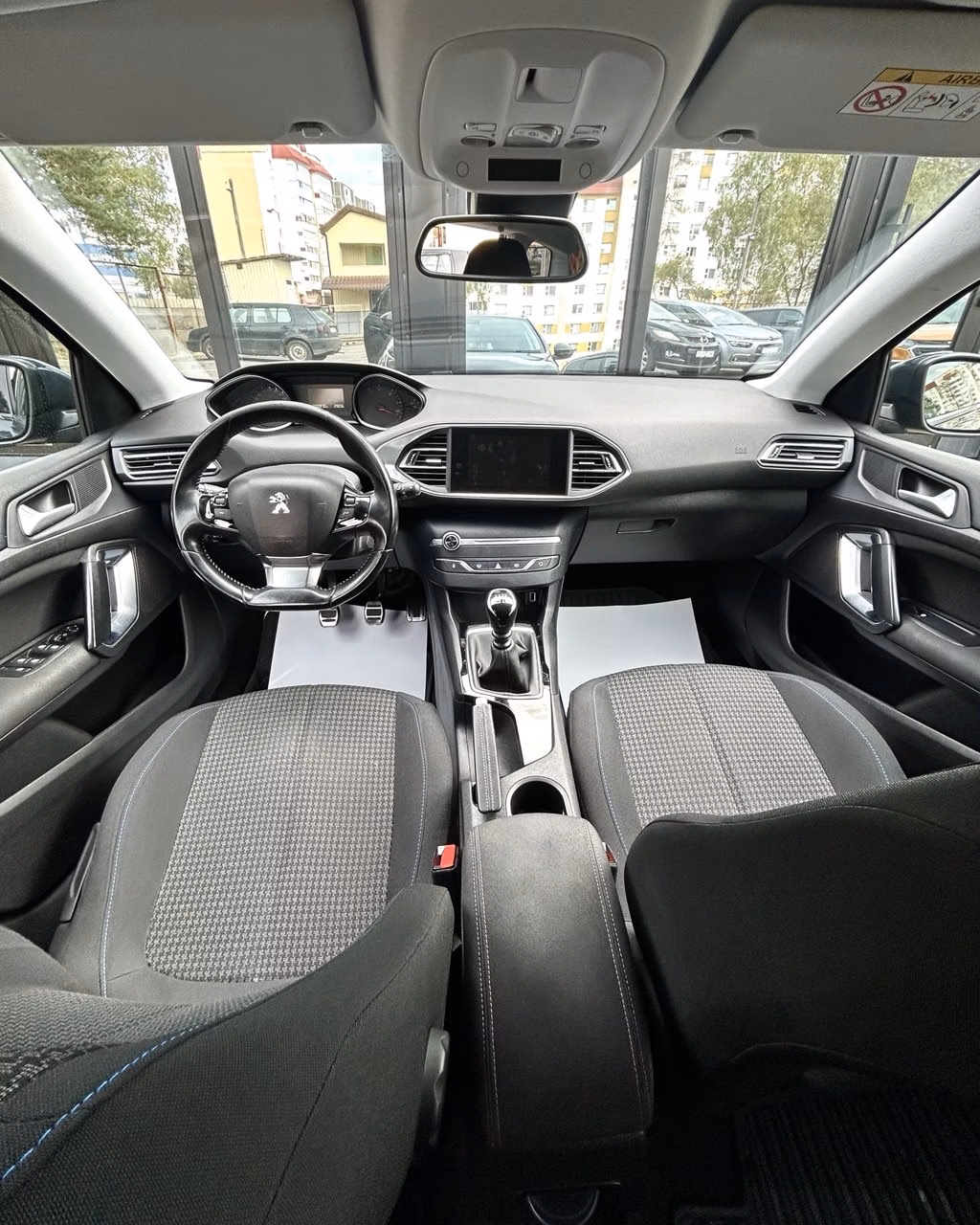 Peugeot 308 фото 9