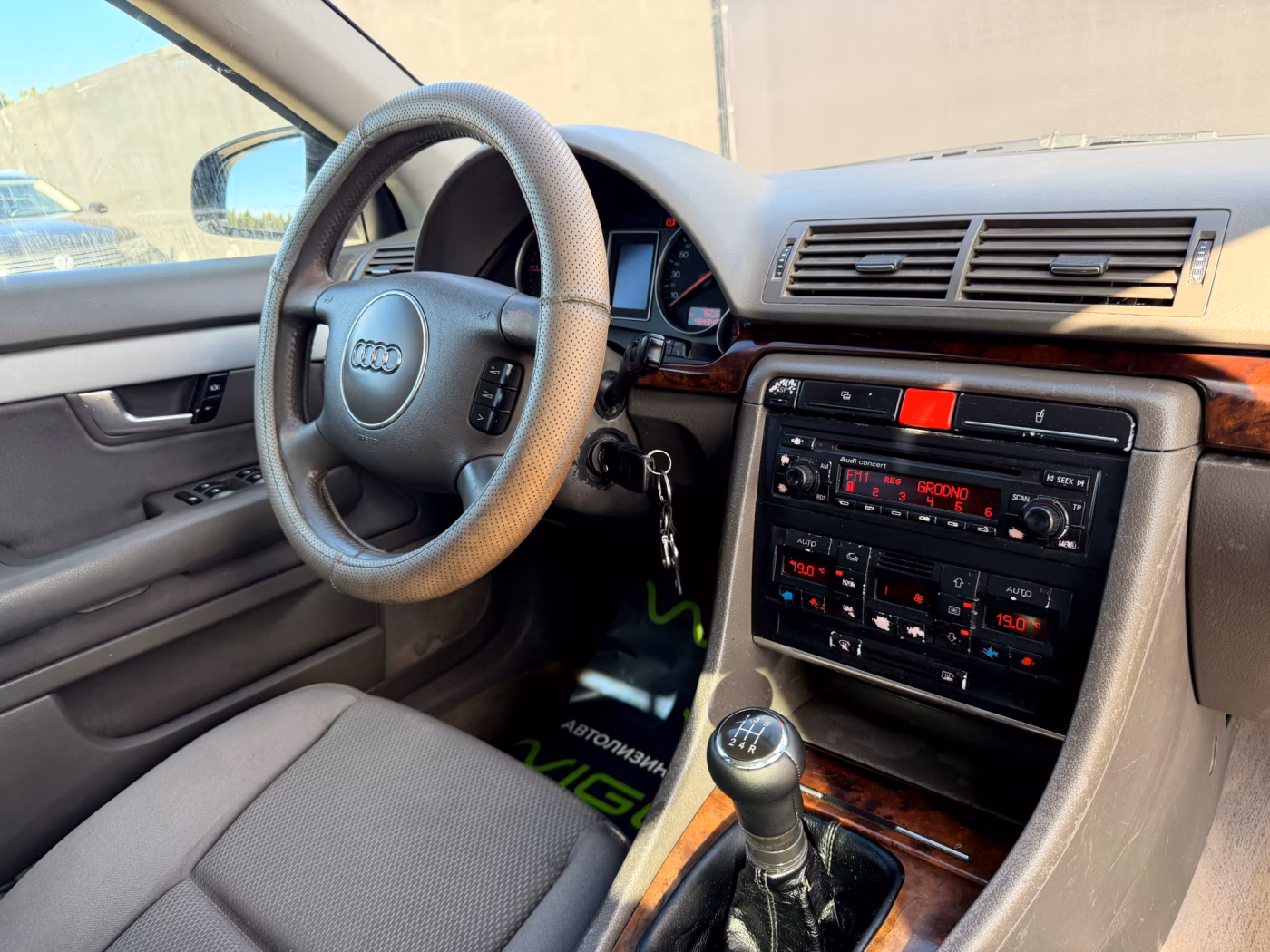 Audi A4 фото 16