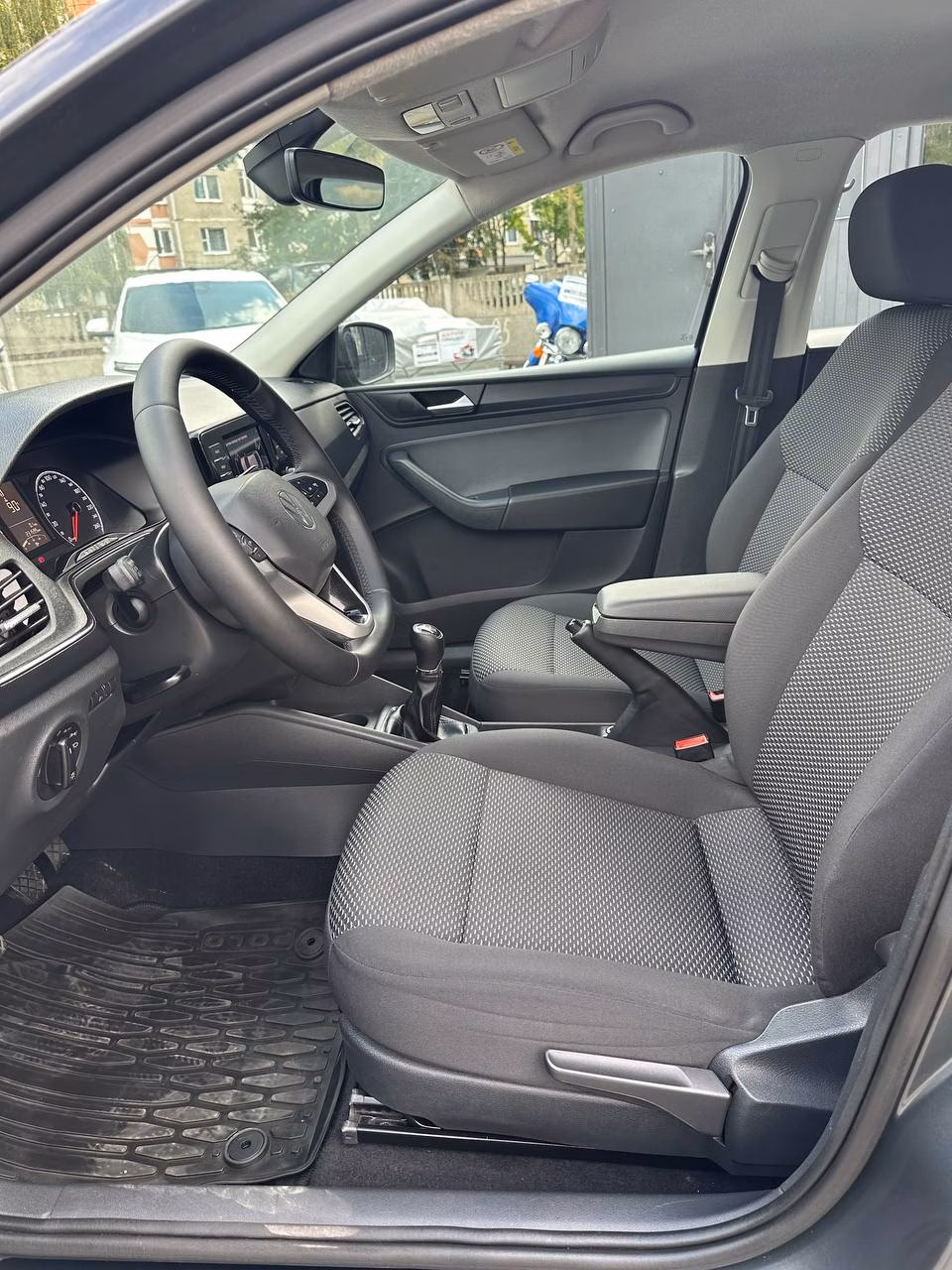 Volkswagen Polo Sedan фото 9
