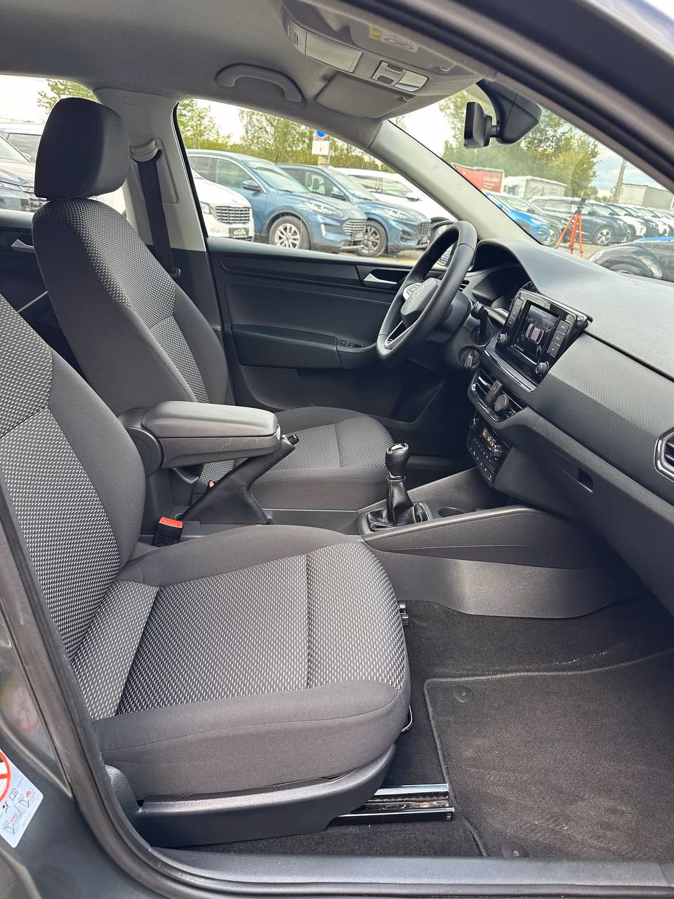 Volkswagen Polo Sedan фото 11