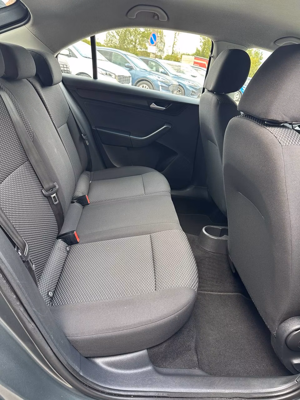 Volkswagen Polo Sedan фото 12