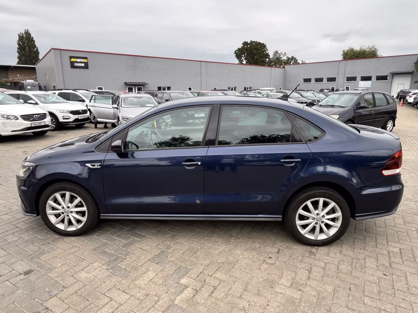 Volkswagen Polo Sedan фото 6
