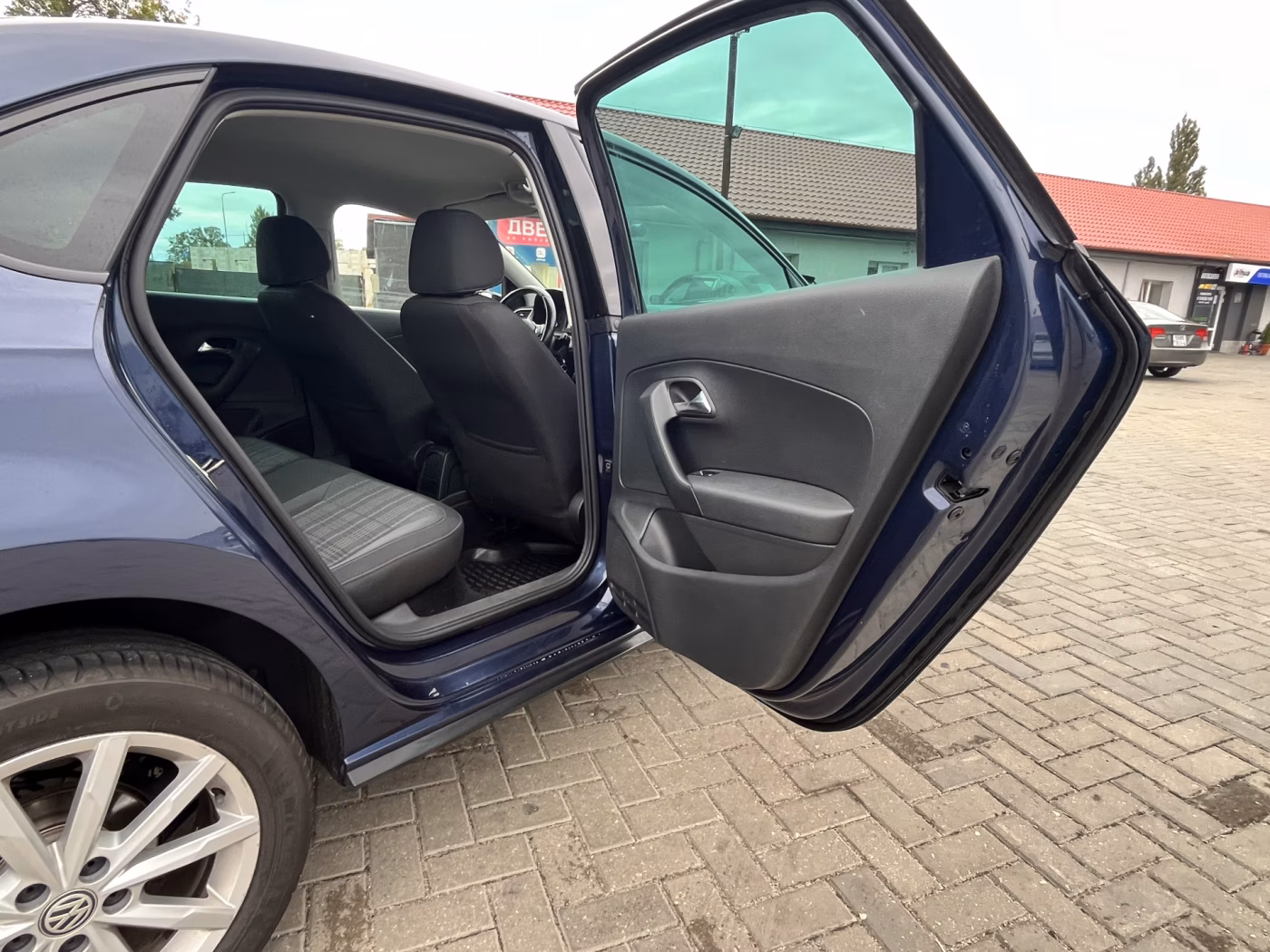Volkswagen Polo Sedan фото 13