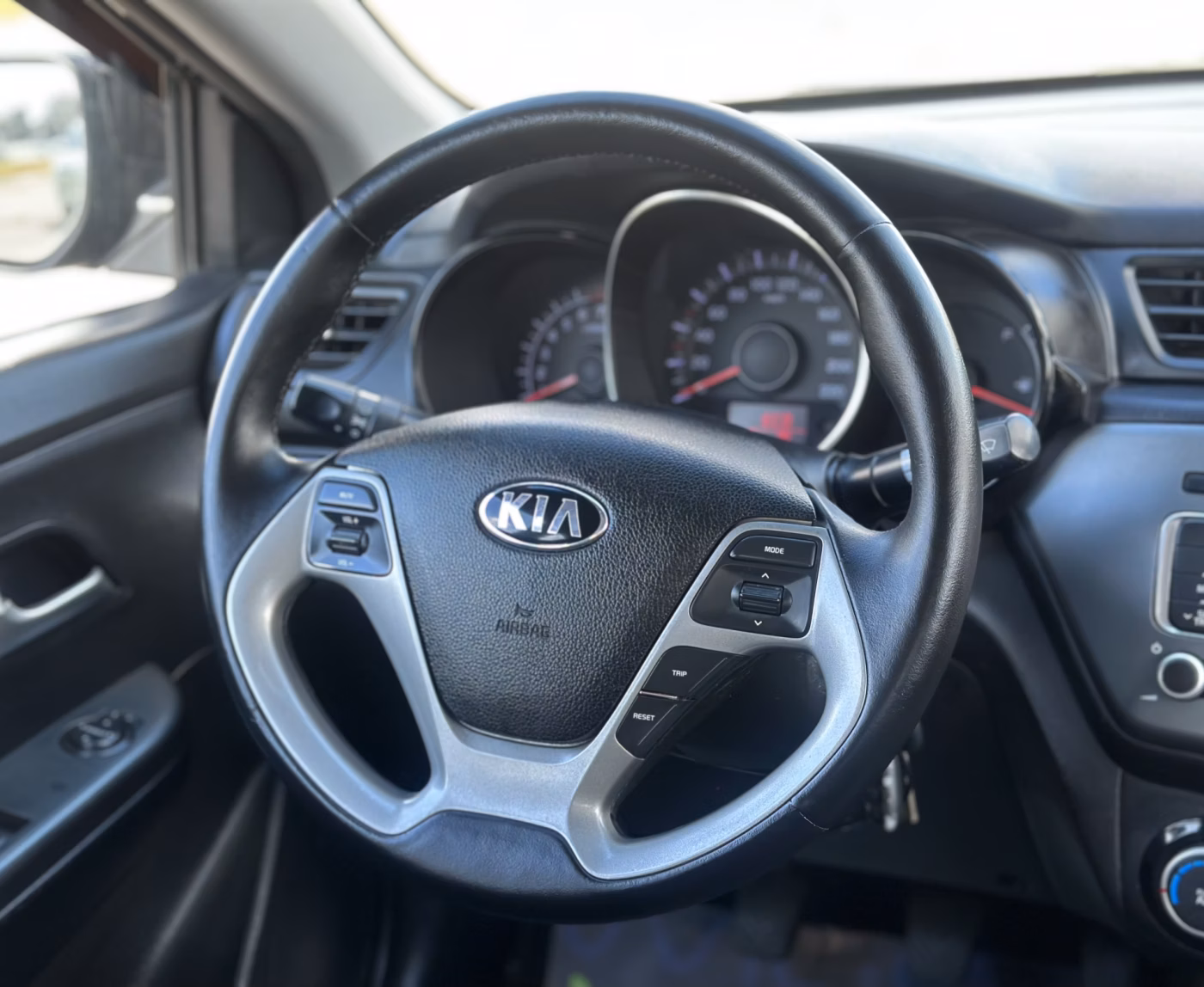 Kia Rio фото 14