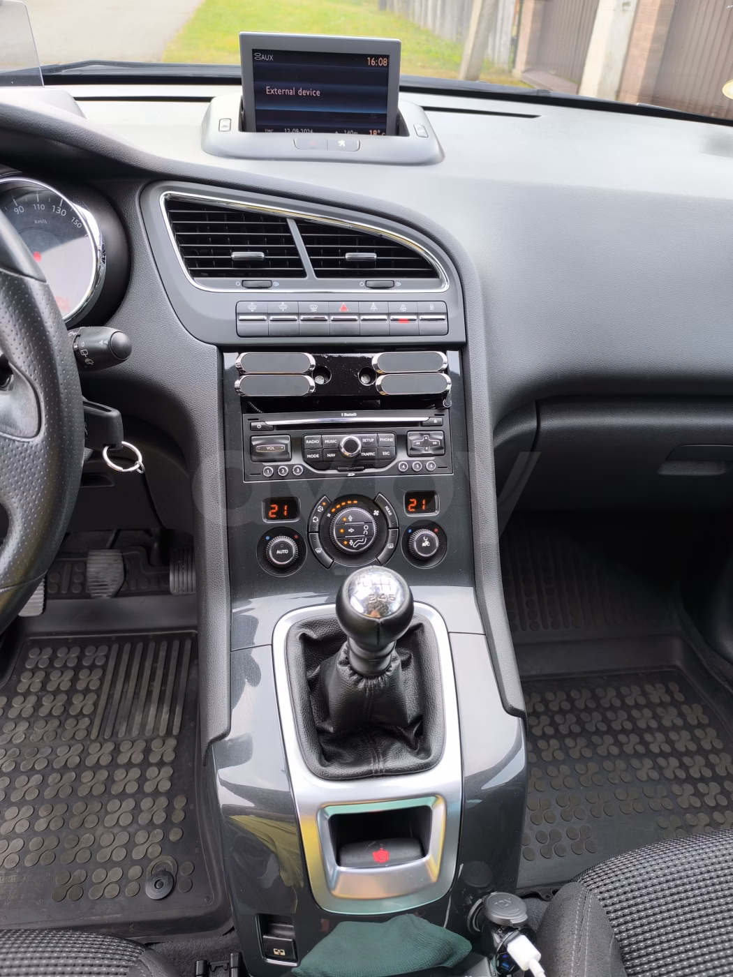 Peugeot 5008 фото 17