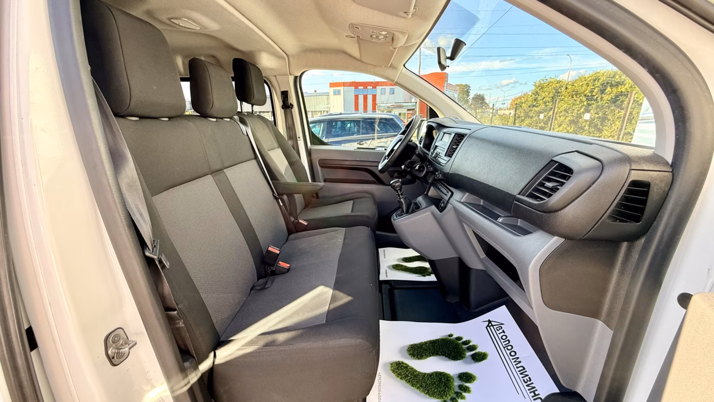 Peugeot Traveller фото 17