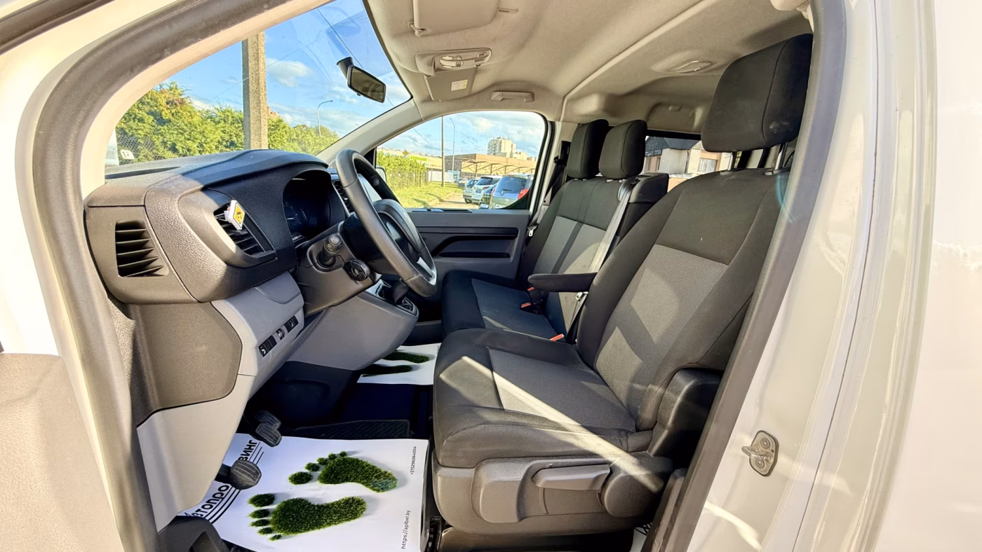 Peugeot Traveller фото 18