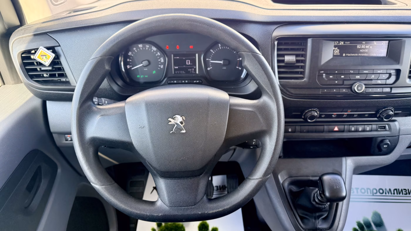 Peugeot Traveller фото 16