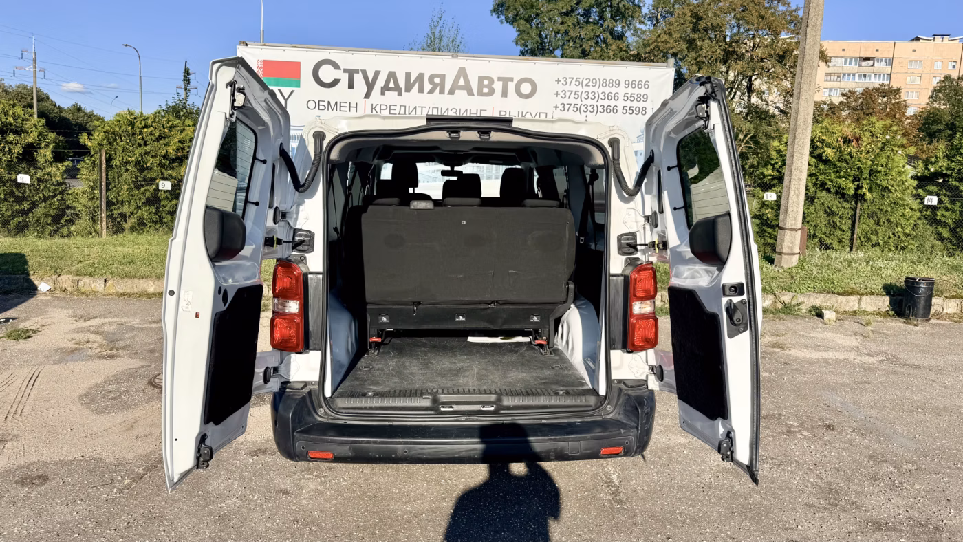 Peugeot Traveller фото 10