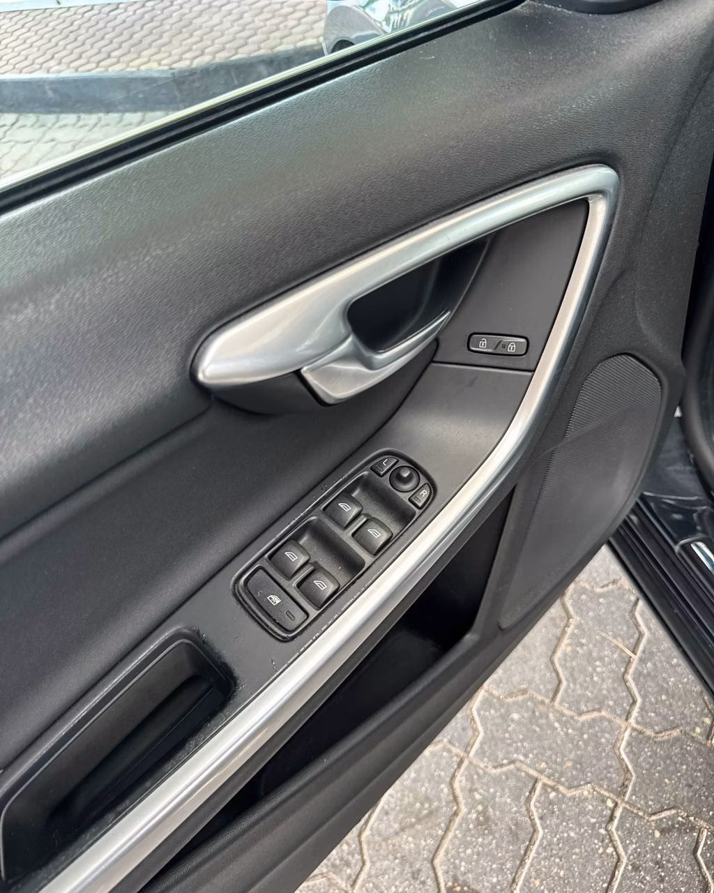 Volvo S60 фото 9