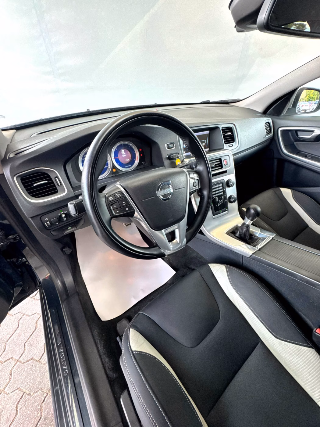 Volvo S60 фото 10