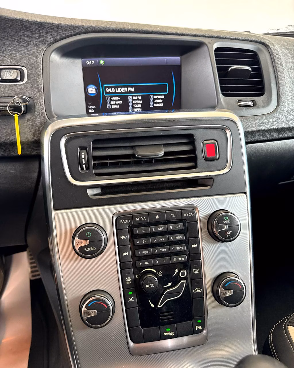Volvo S60 фото 11
