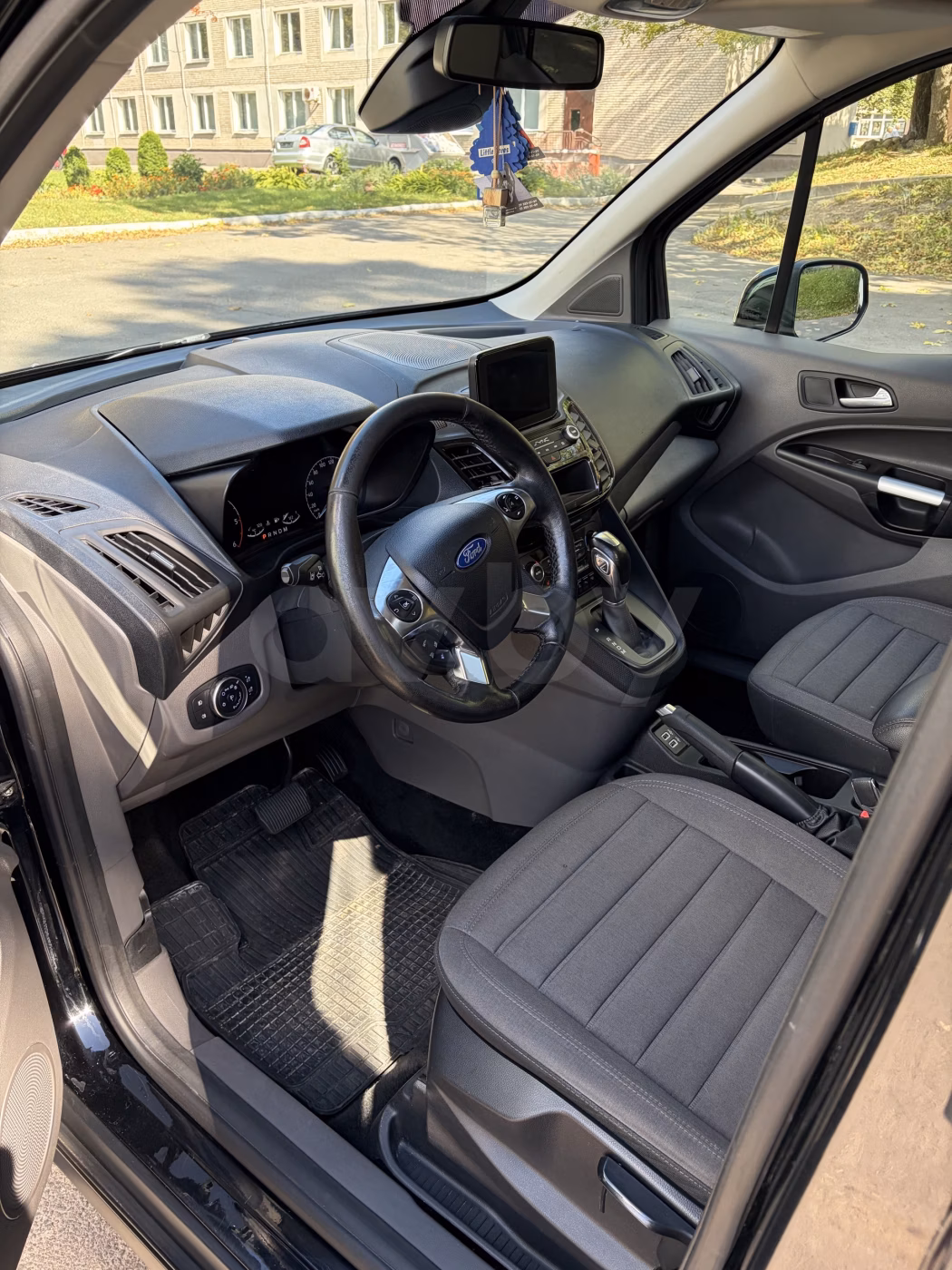 Ford Tourneo Connect фото 6