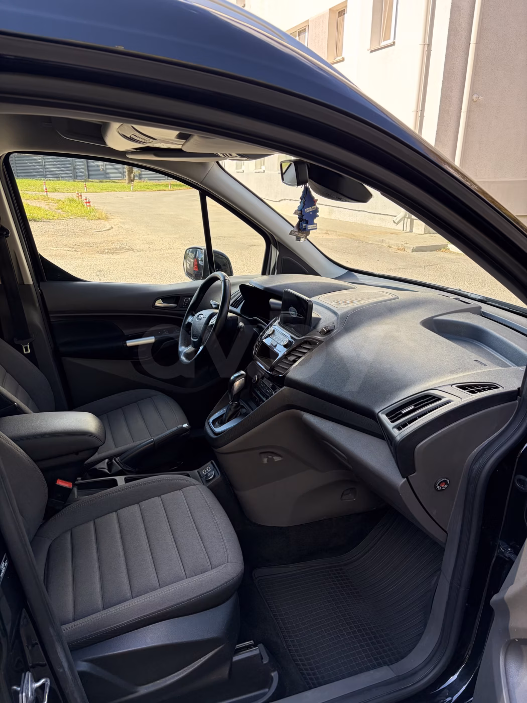 Ford Tourneo Connect фото 8