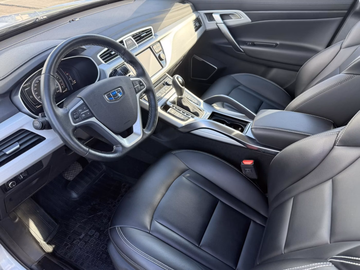 Geely Atlas фото 9
