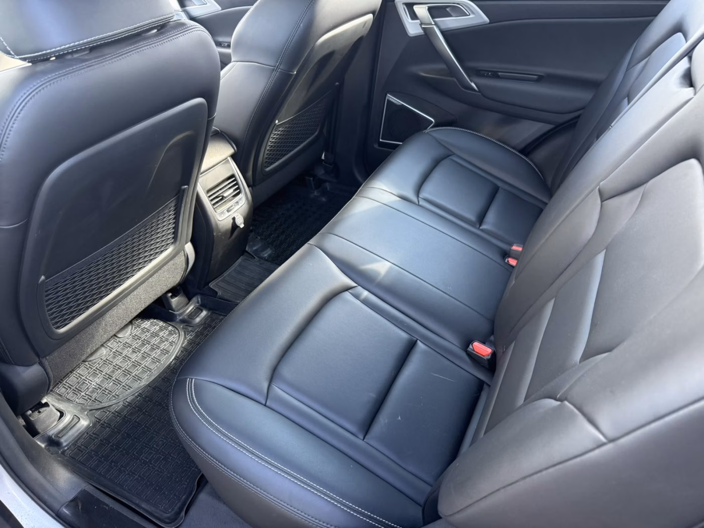 Geely Atlas фото 10